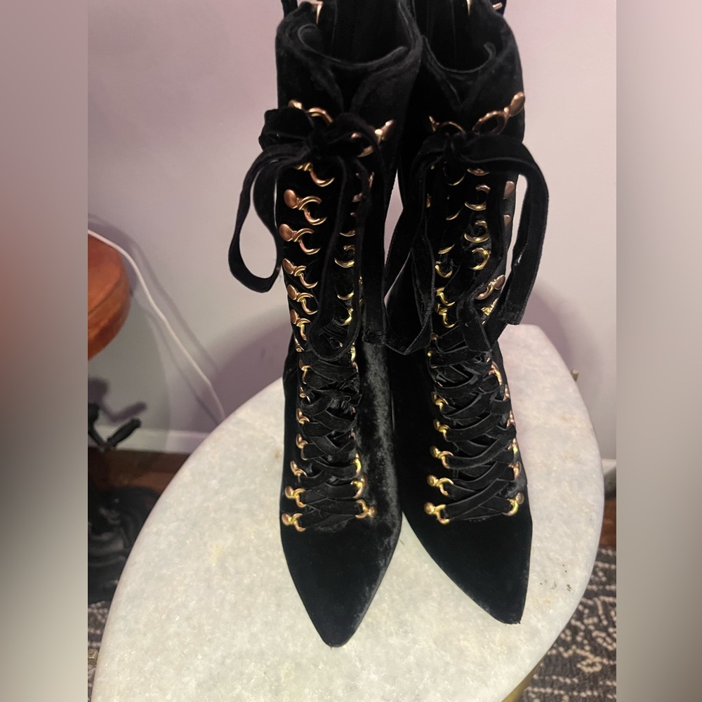 Original Alice & Olivia velvet boot pumps. Size 8. Barely worn.